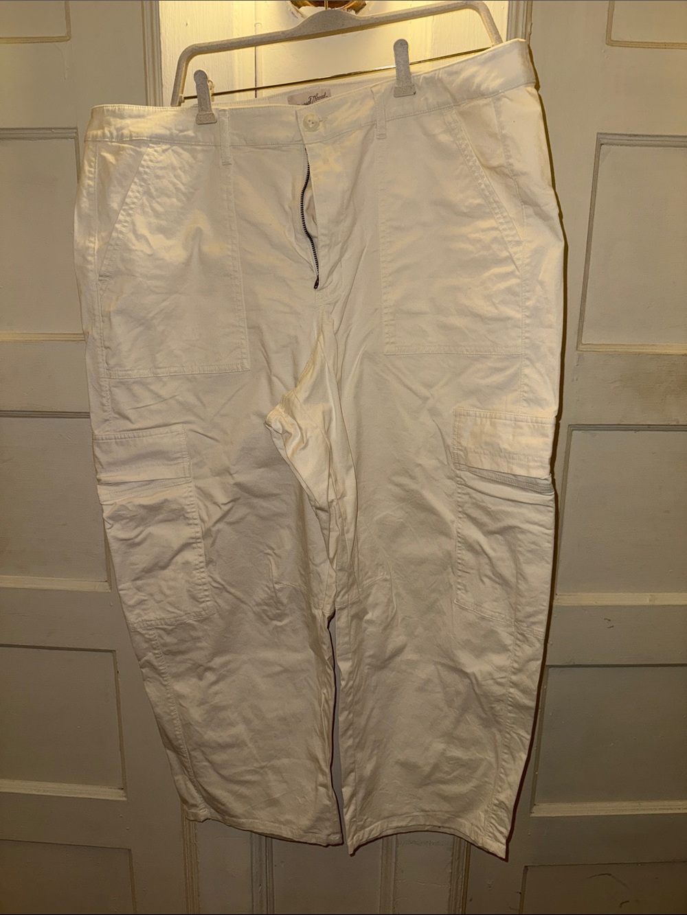 Women’s Lightweight Barrel Cargo Pants in Off-White